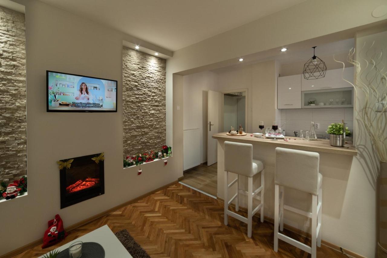 Gold Apartman Vrsac Buitenkant foto